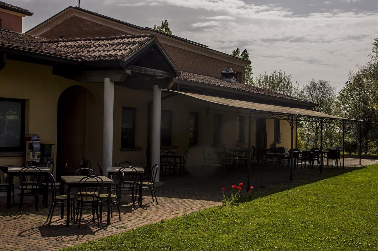 Agriturismo Lupo Bianco Monzambano Bagian luar foto